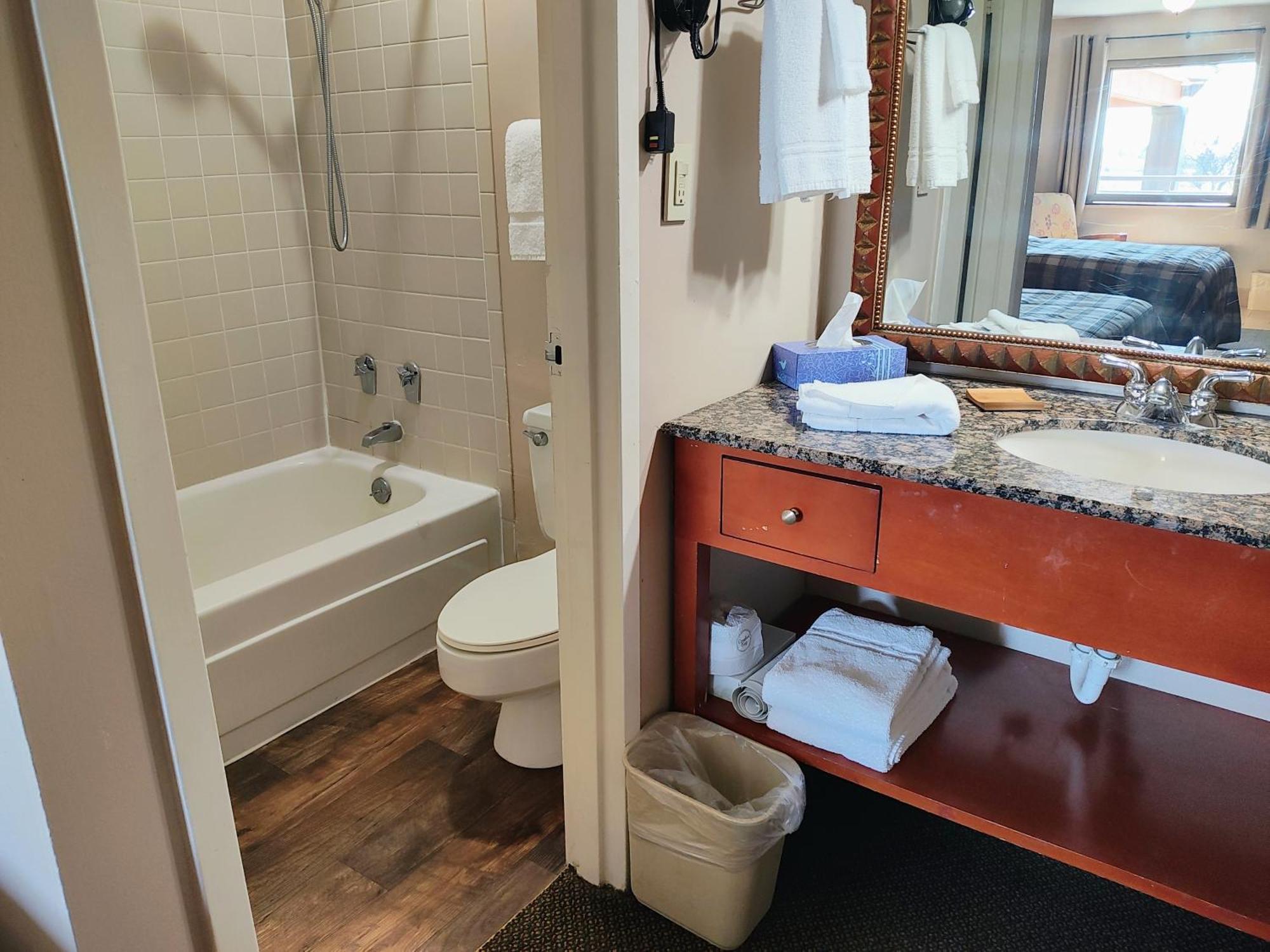The Lodge At Russell - Russell Inn Rom bilde